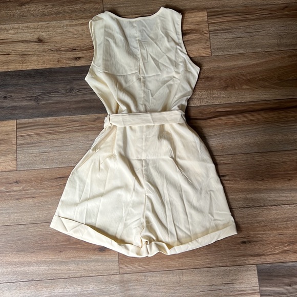 Shein Adorable Cream Romper - new with bag - Picture 5 of 6